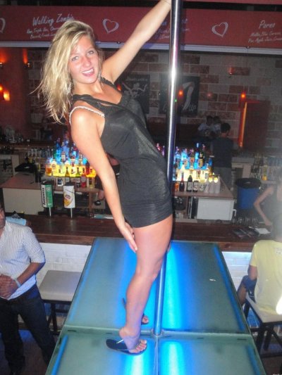 Устроил шмару отпуск и там горячо сфоткал - развратные кадры!