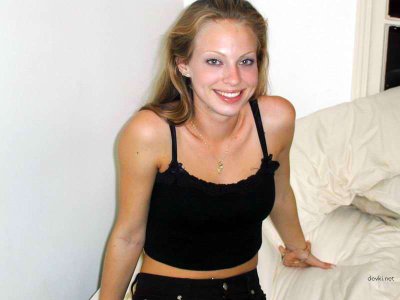 Счастливая девушка без одежды: наслаждайся её красотой!