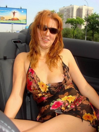 Голая русская тёлка дома — откровенные селфи 18+