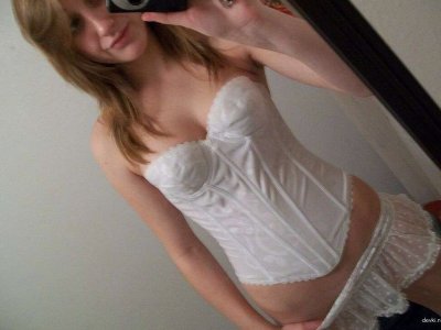 Молодожены решили устроить откровенную фото-сессию для взрослых!