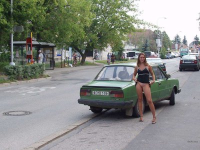 Бродит по городу без нижнего белья: откровенные приключения (часть 1)