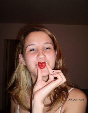 Две девушки напоились и занимались сексом на частных фотографиях