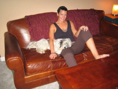 Стройная брюнетка наслаждается компанией двух мужчин - горячие моменты!