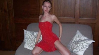 Пылкая девушка в аленьком