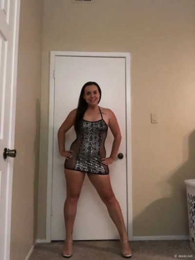 Сексуальные снимки: горячие ночи пышной красотки