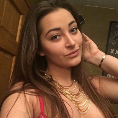 Густая пилотка привлекательной дамы