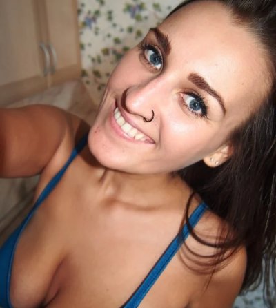 Полностью естественная шатенка - горячее порно!