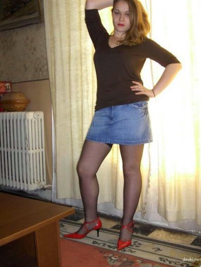 Сексуальные фото девушки в чулках: соблазн и страсть в каждом кадре!