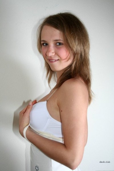 Соблазнительная фотосессия сексуальной девушки