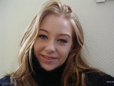 Как нежно ласкает член рыжая первокурсница с пышными формами