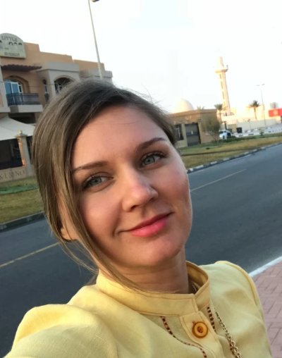 Развратная блондинка сосет и ласкает яички