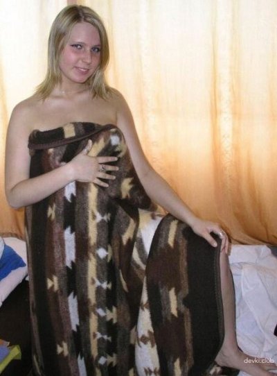 Секретный сейф с интимными фото пышной красотки