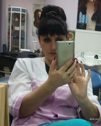 Она находит удовольствие в съемке своей интимной зоны