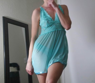 Сексуальные снимки в пеньюаре без трусиков - частные фото