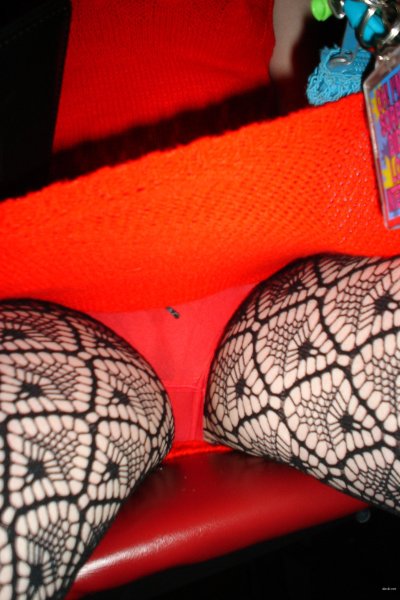 Сексуальная раздетая блондинка - манящая красотка!