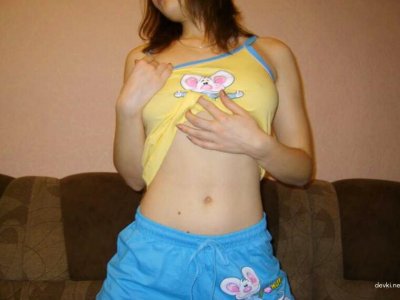 Обнаженная красотка с отличными грудями