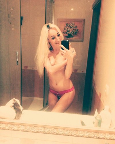 Фотки сексуальной пышечки в откровенном наряде