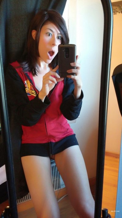 Сделала снимок своего обнаженного отражения - возбуждающий контент