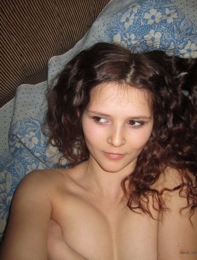Молодая киска жаждет страсти