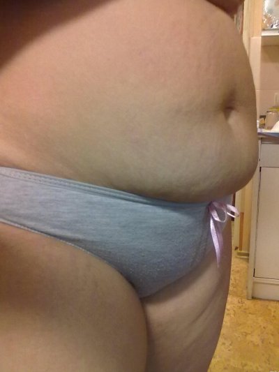 Соблазнительная красотка женщина: горячие фото и видео