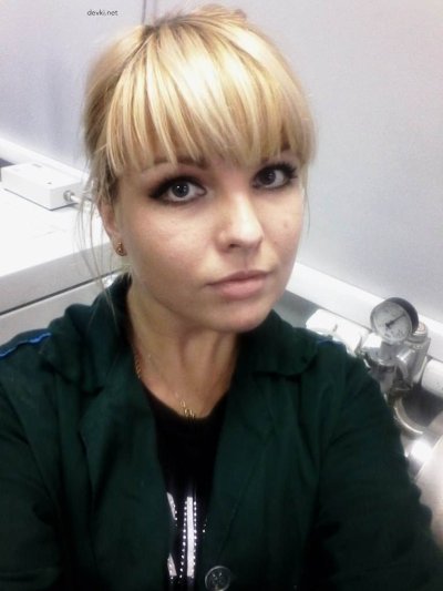 Привлекательная блондинка с ухоженной писей