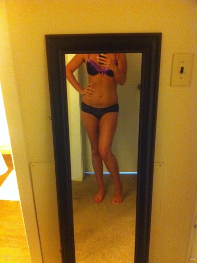 Красотка показывает свои прекрасные формы