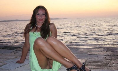 Искусительное фото дамы в чулках из сеточки: откровенная элегантность