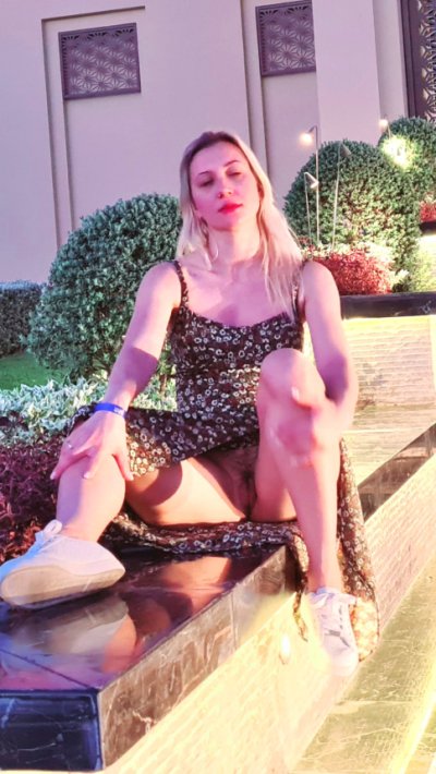 Изображение голой дамы без нижнего белья - живое фото на сайте для взрослых