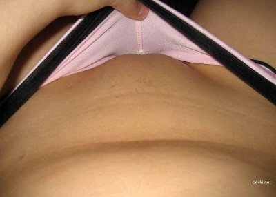 Брюнетка стянула белье и продемонстрировала свои прелести!