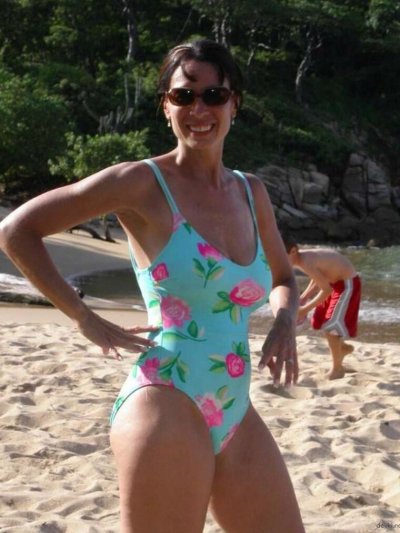 Завораживающая эротика опытной женщины: наслаждение без границ!