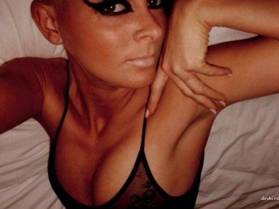 Изображения обнаженной молодой леди