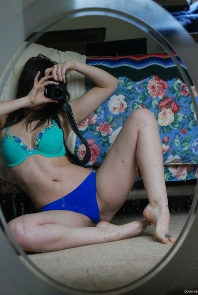 Селфи с интимной зоной: крупный план