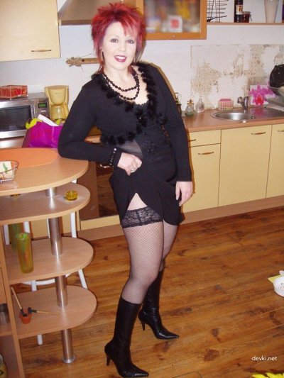 История молодой пары: их жизнь, радости и проблемы, запечатленные на любительских фотографиях.