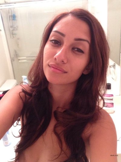 Горячая брюнетка с пушистой писечкой - горячий контент для взрослых!