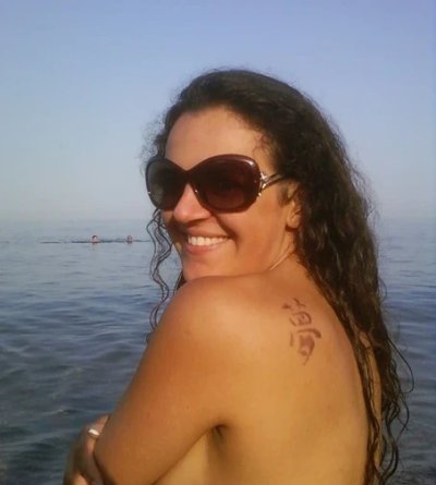 Шоколадка с курчавой киской и пышными прелестями (продолжение)