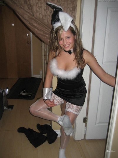 Шаловливая крошка сосет большой "дружок"