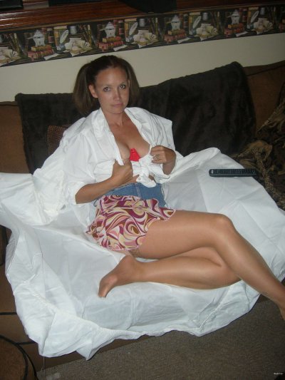 Малышка обожает принимать на себя белую жидкость