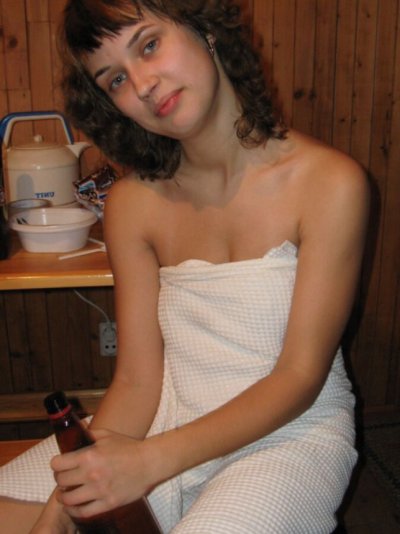 Сексапильная красотка в бане: страстные игры и развратные фантазии