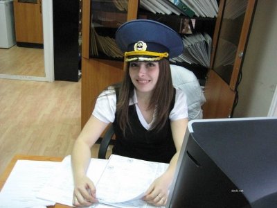 Пушистая пилотка героини: полная защита взрослых!