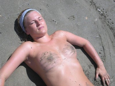 Прячет белье в интимных местах