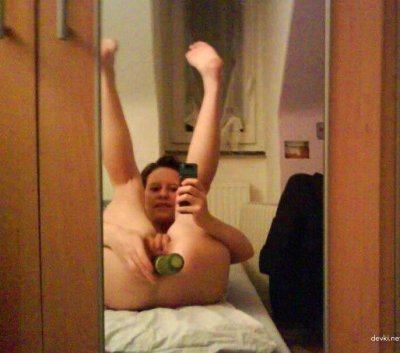 Шлюха сделала селфи, пока дрючится