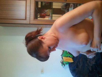 Женщина делает минет горячему парню