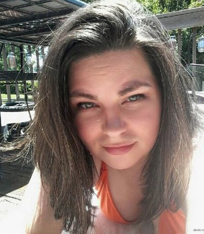 Дрочит свою пилотку в порно видео