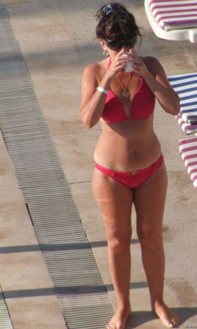 Жена в отпуске: новые приключения на порно-сайте!