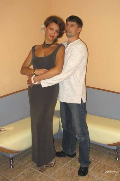 Пылкая супруга обслуживает член своего супруга