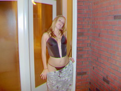 Шикарная красотка демонстрирует интимные снимки