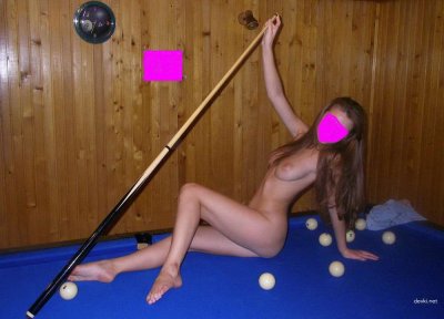 Скромная супруга демонстрирует интимные прелести