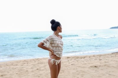 Шоколадка разделась на пляже