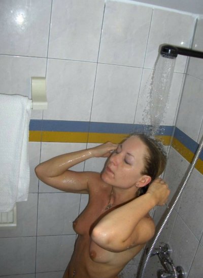 Жена в объятиях мужа: сладкие моменты ночной страсти!