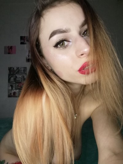 Привлекательная девочка с изящной фигурой - нежная соблазнительница!